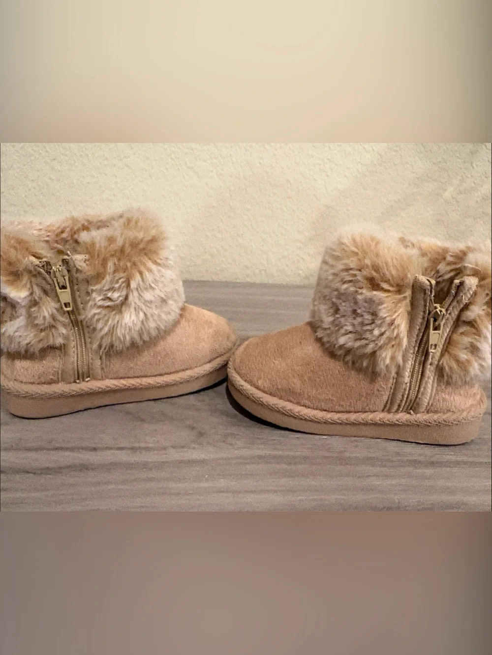 Toddler Cozy Faux-Fur Tan Boots size 3. Ankle boots and Mid Boots